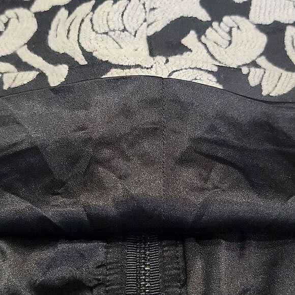 Rachel Roy Black and Taupe Raised Textured Floral Skirt - Size 6 - Picture 7 of 10